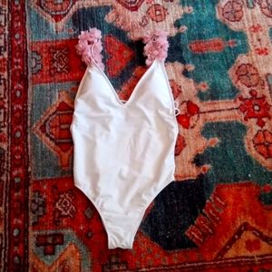 Women's swim suit Medium new, never worn